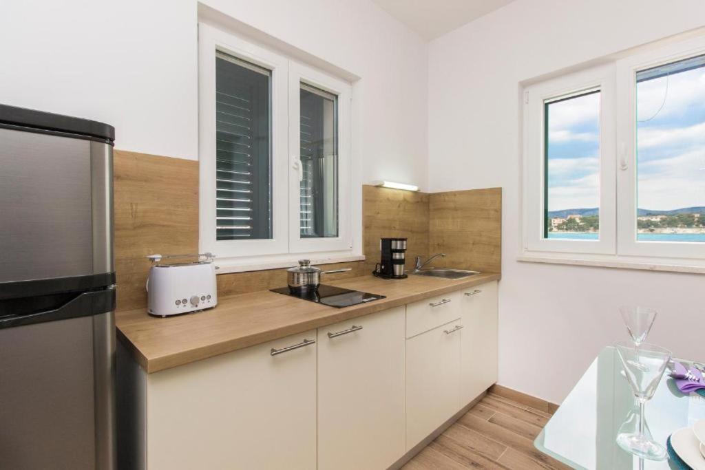 Riva 2 Apartment Krapanj Exterior photo